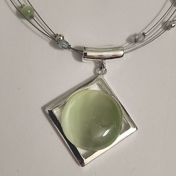 Green Stone Wire Necklace Womens Diamond Shame with Matching Earrings - Picture 2 of 6